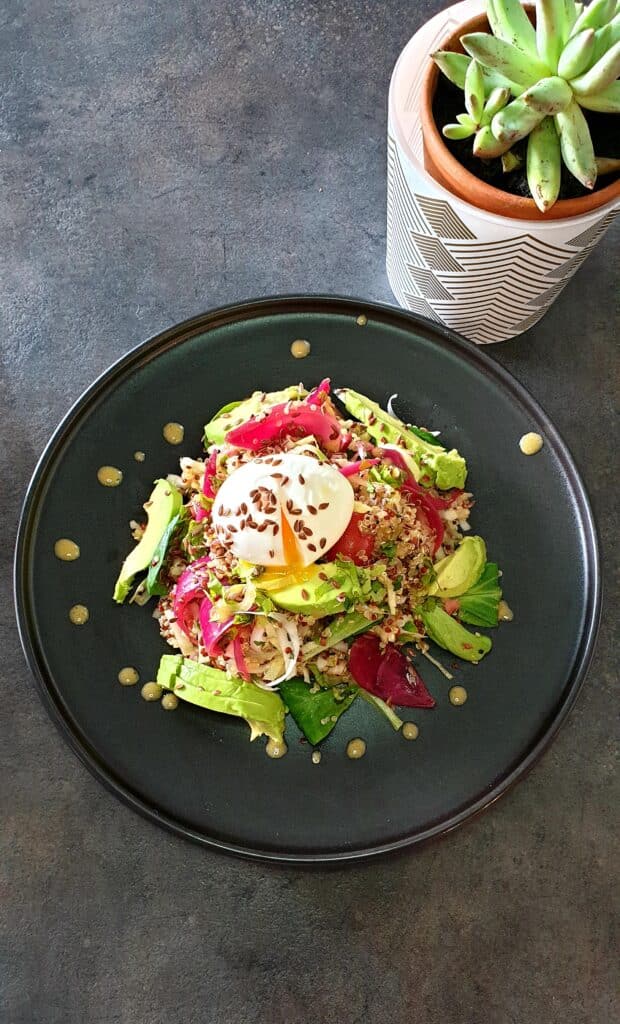 Assiette Fraîche quinoa avocat œuf poché