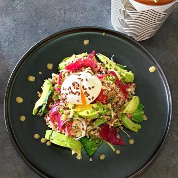 Assiette Fraîche quinoa avocat œuf poché